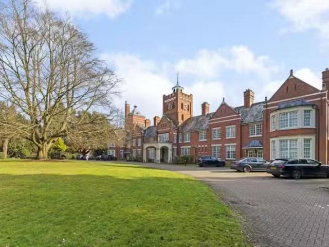 Apartment for rent in Five Acres, Hertfordshire