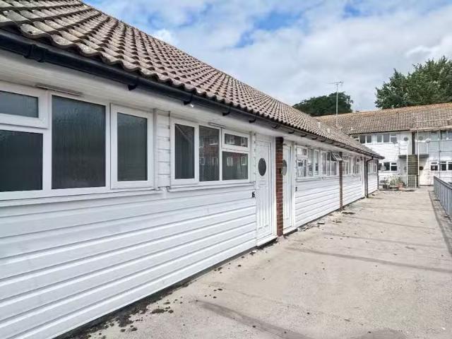 Apartment for rent in Perryfields, West Sussex
