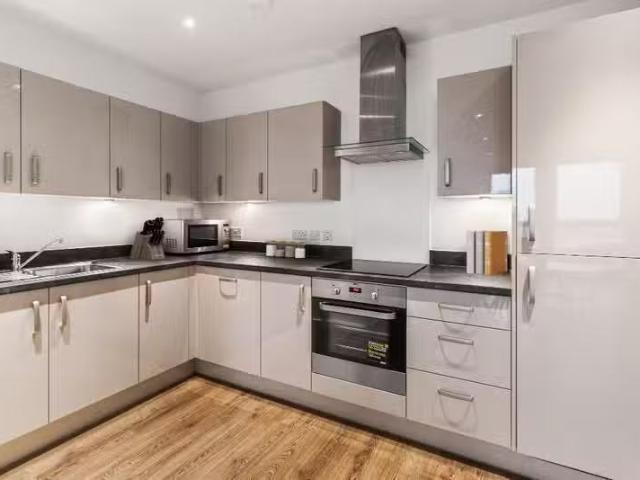Apartment for rent in Lyons, Greater London