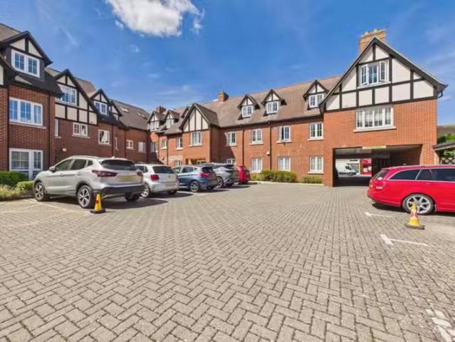 House for rent in Woodcote, Epsom