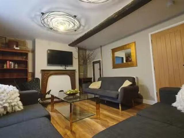 Apartment for rent in Abbey End, Green Close