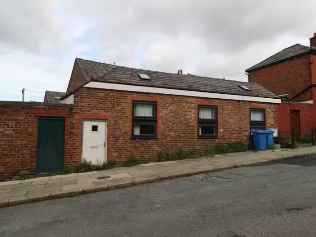 House for rent in Calderstones