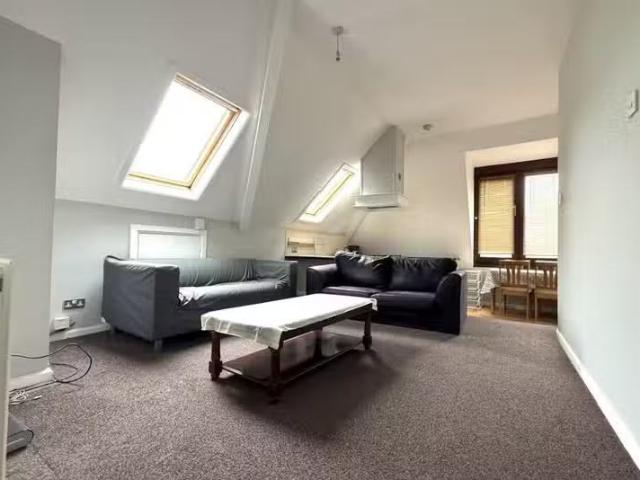 House for rent in Rhydypenau, Falcon Lodge