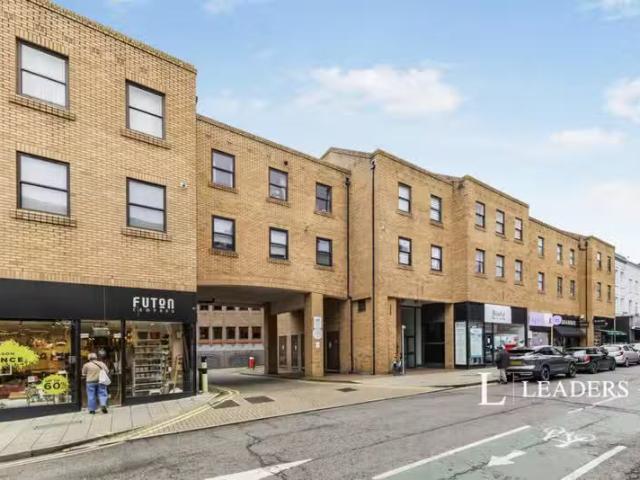 House for rent in Kingston Upon Thames, Greater London