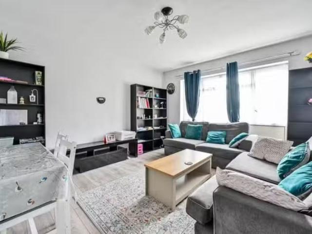 House for rent in Byfleet, Woking