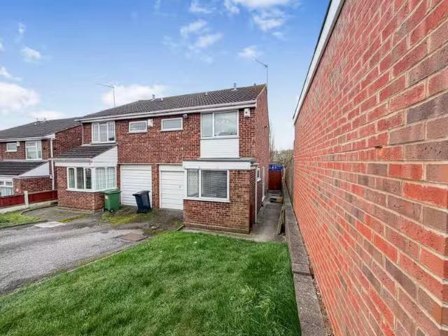 House for rent in Dixons Green, West Midlands