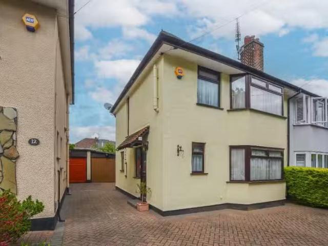 House for rent in Pilgrims' Hatch, Navestock Side