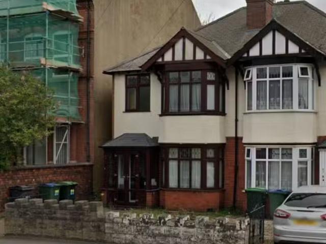 House for rent in Harvills Hawthorn, Hill Top