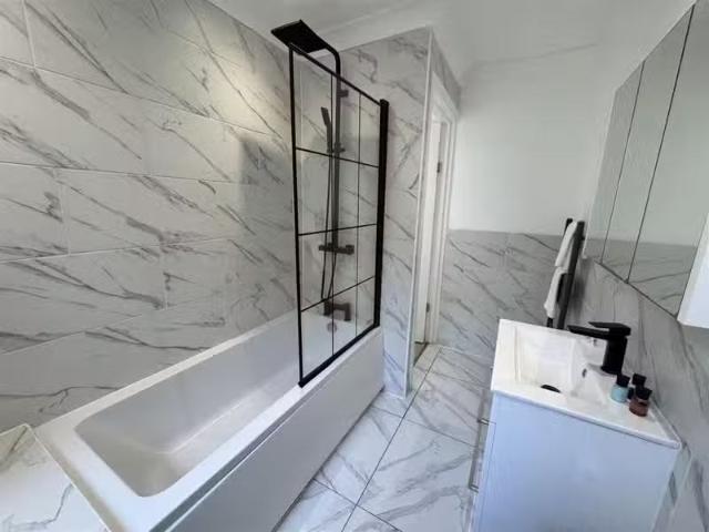 House for rent in Brondesbury, Greater London