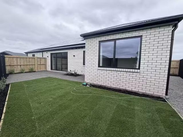 House for rent in Chaslands, Canterbury