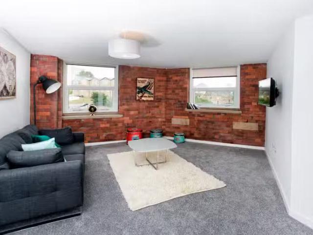 Apartment for rent in Lower Wyke, West Yorkshire