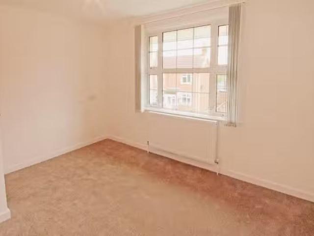 Apartment for rent in Ardleigh Green, Greater London
