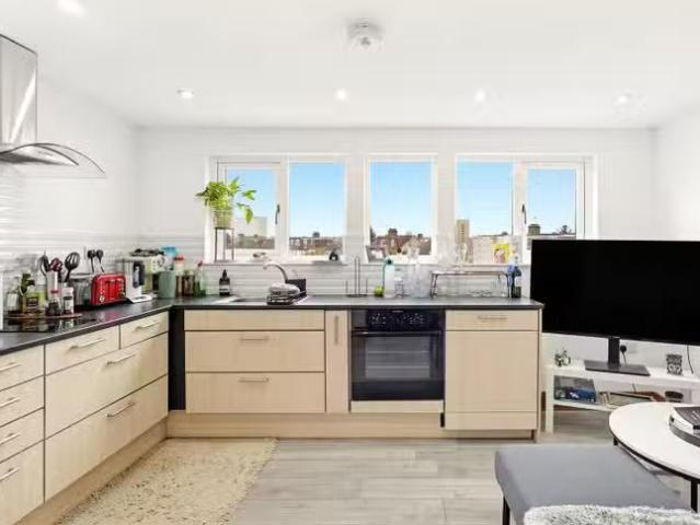 Apartment for rent in London Borough of Merton, Merton Park