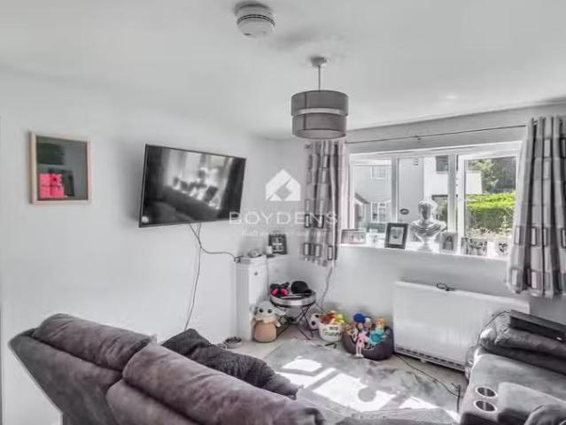 House for rent in Longlands, Greater London