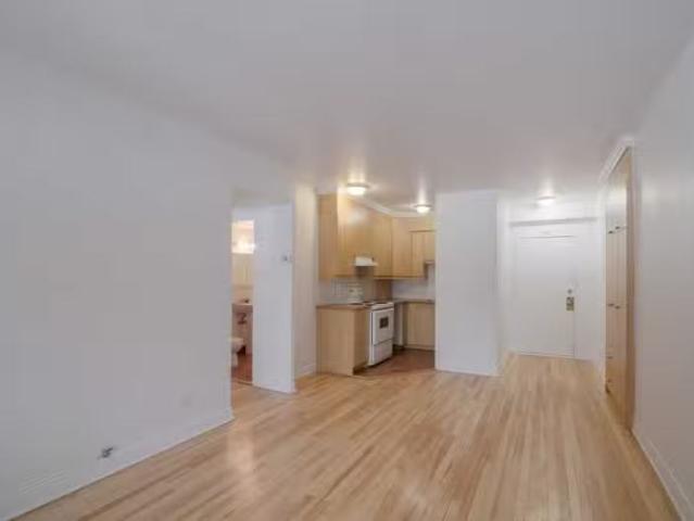 Condo for rent in Cote-saint-luc, Quebec