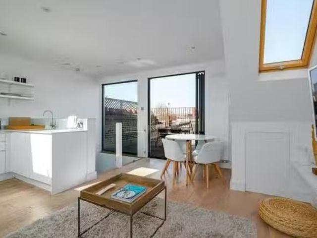 Apartment for rent in West Kensington, Greater London
