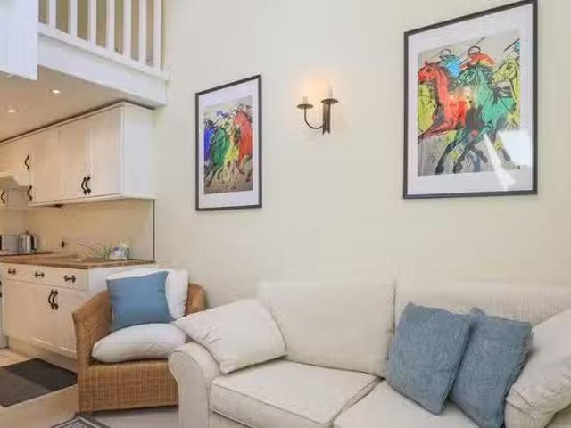 Apartment for rent in Cranbourne, Winkfield