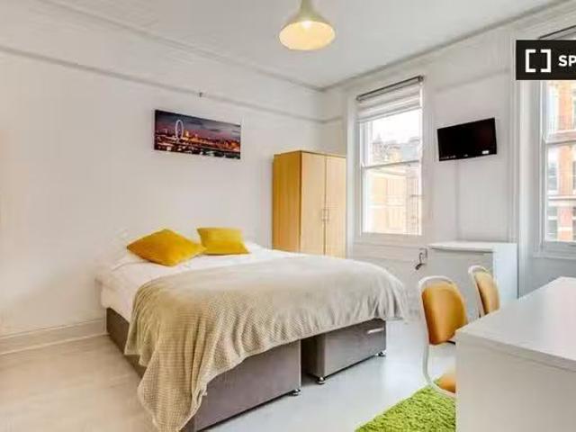 House for rent in Royal Borough of Kensington and Chelsea, Greater London