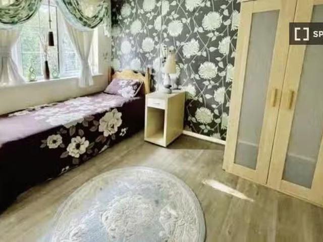 House for rent in Woodhall Farm, Pouchen End