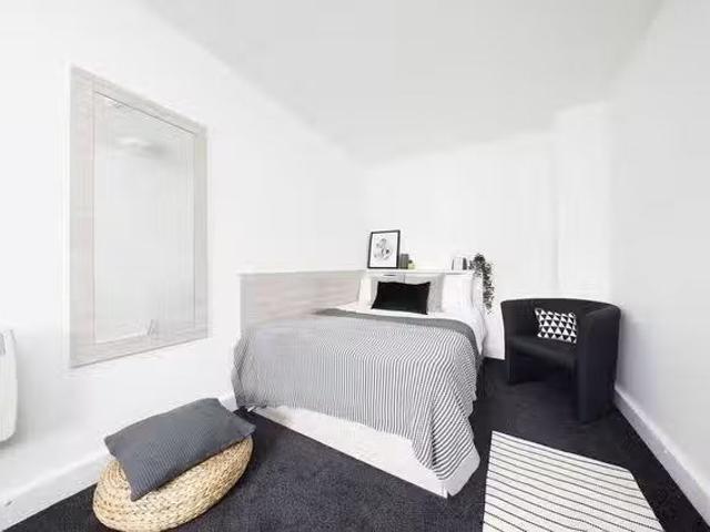 Apartment for rent in Saltmead, Falcon Lodge