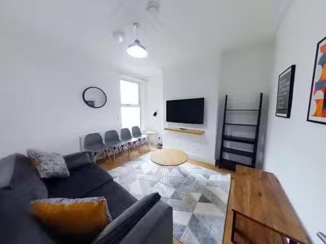 Apartment for rent in Kensington, Calderstones
