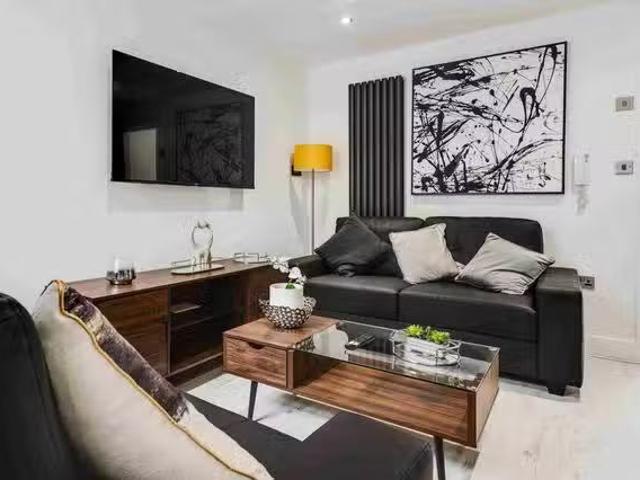 Apartment for rent in Elm Park, Calderstones