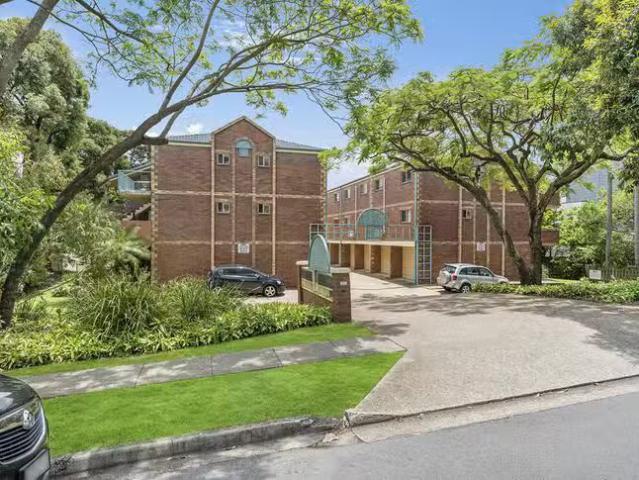 Apartment for rent in Toombul, Queensland