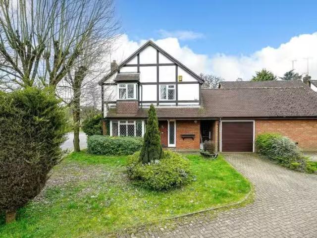House for rent in Pouchen End, Hertfordshire