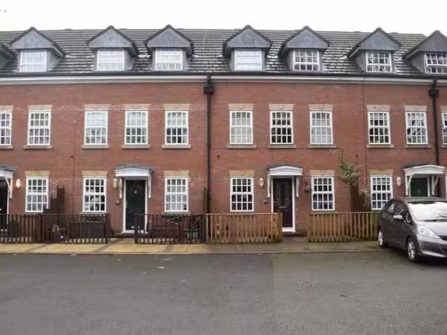 House for rent in Calderstones