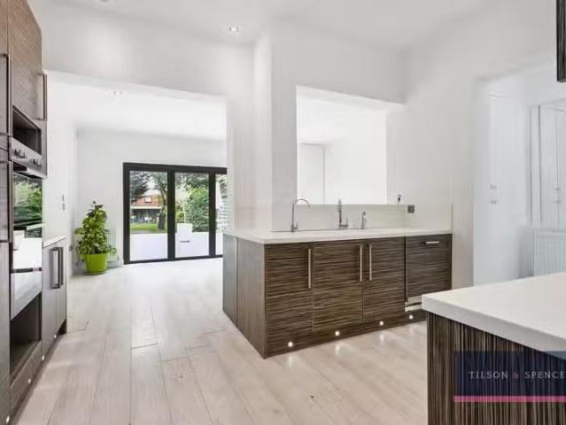 House for rent in Chingford Mount, Highams Park