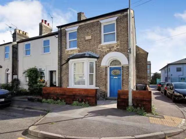House for rent in Calderstones