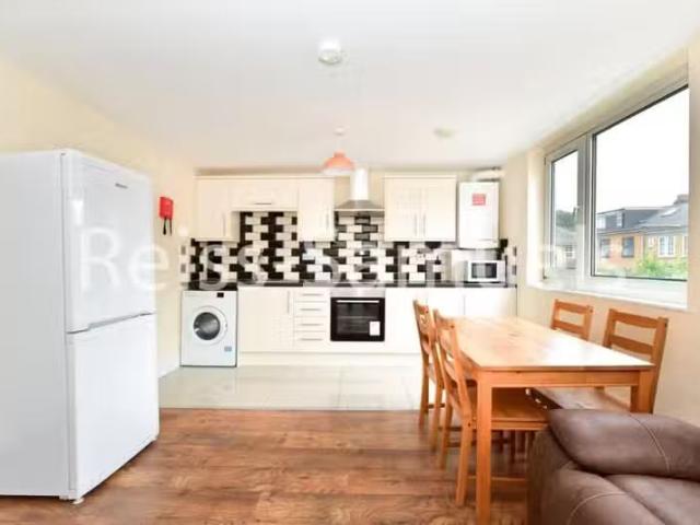 House for rent in Poplar Grove, Greater London