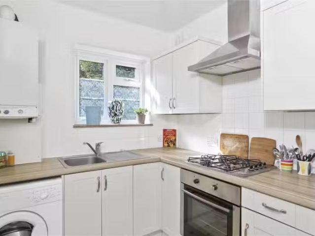 Apartment for rent in Blackhills, Surrey