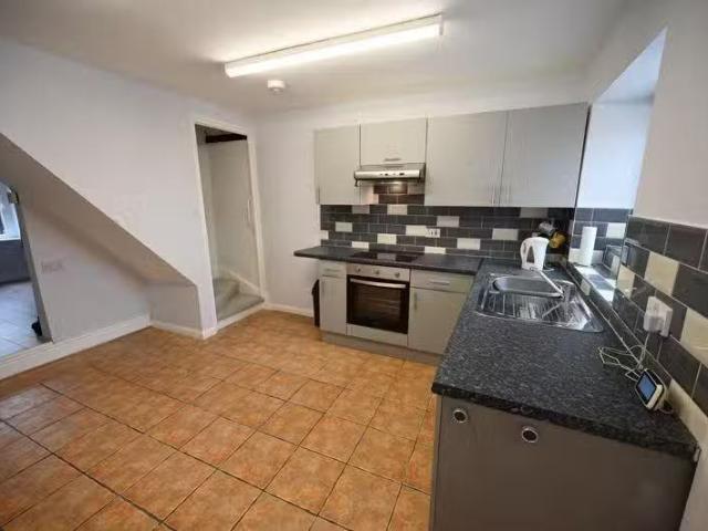 House for rent in Elm Park, Calderstones