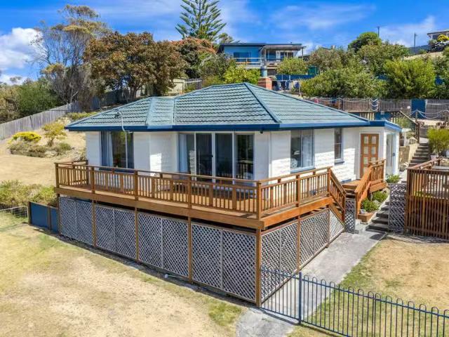 House for rent in Scamander, Tasmania