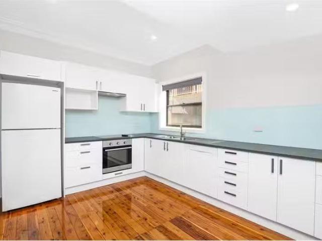 House for rent in Wollongong West, New South Wales