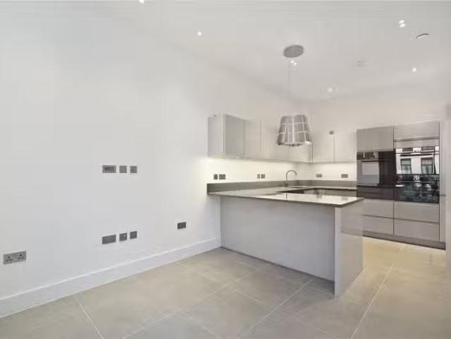 Apartment for rent in North Kensington, Greater London
