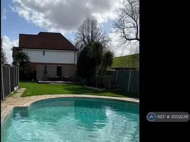 House for rent in Blackhills, Surrey