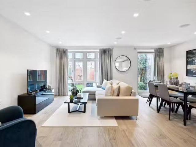 Apartment for rent in Blackhills, Surrey