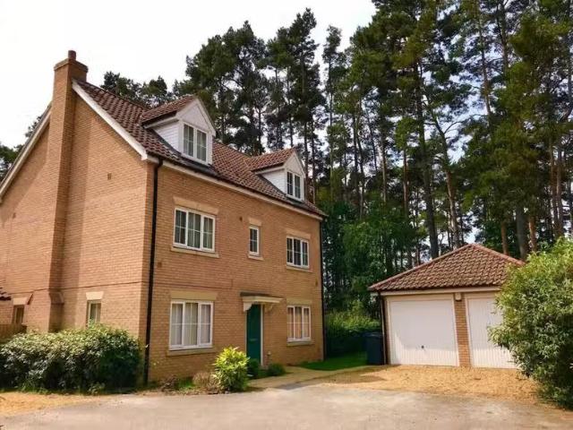 House for rent in Maidenhall, Key Street