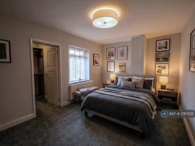 House for rent in Calderstones