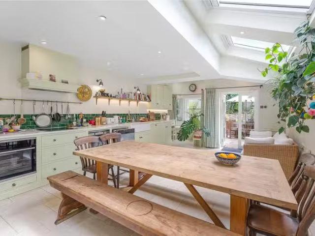 Apartment for rent in Herne Hill, Greater London