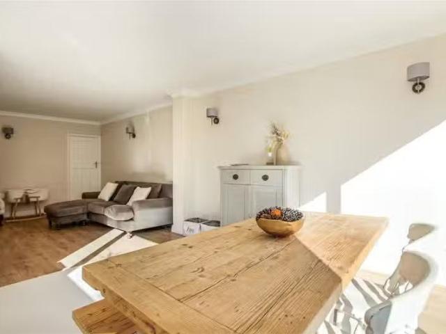 House for rent in Five Acres, Hertfordshire