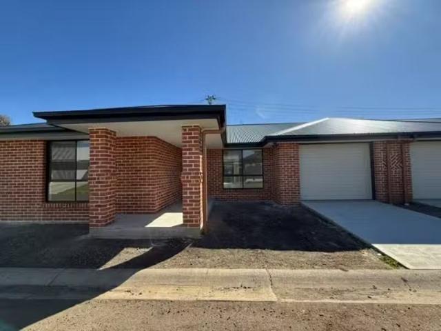 Condo for rent in Piallamore, New South Wales
