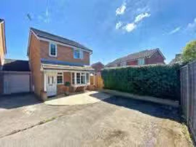 House for rent in Heol-las, Surrey