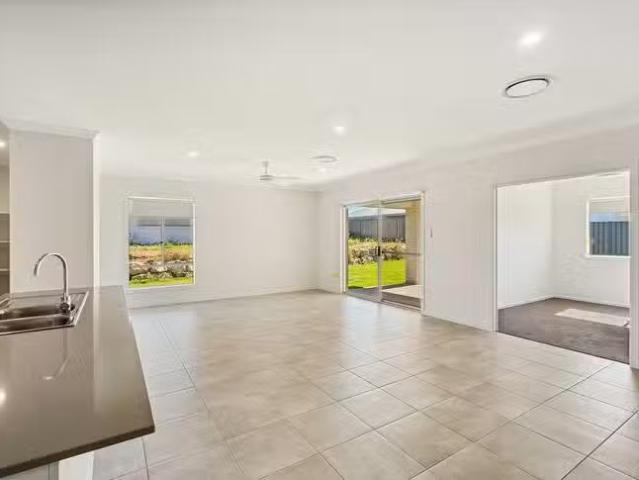 House for rent in Nikenbah, Queensland