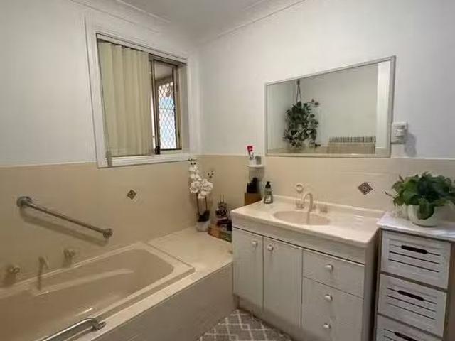 House for rent in Wollongong West, New South Wales