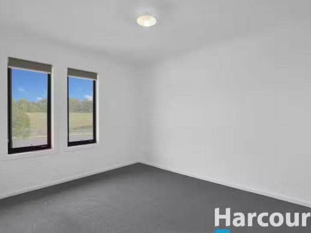House for rent in Churchill, Victoria