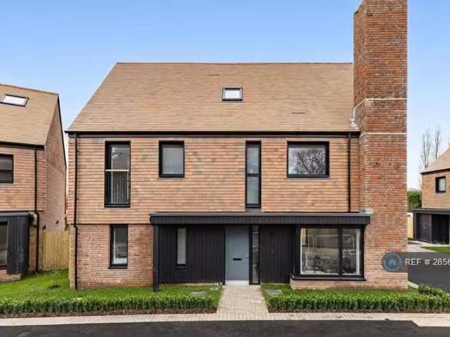 House for rent in Fole, Surrey