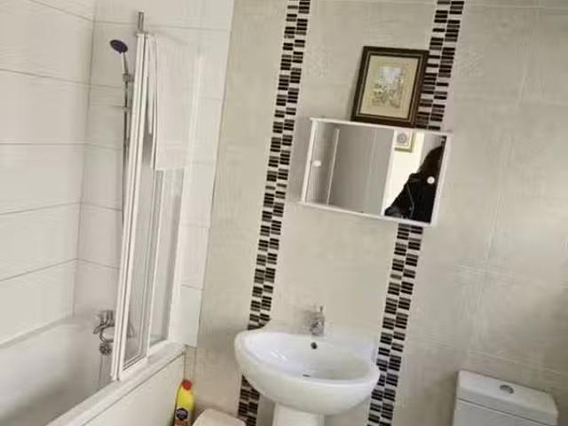 House for rent in Kingswood, School House